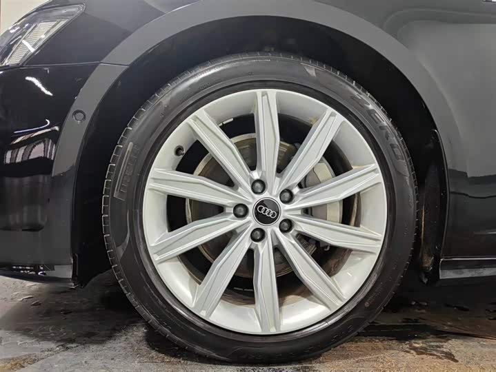 Фото 15 - Audi A6L