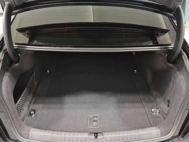 Фото 17 - Audi A6L