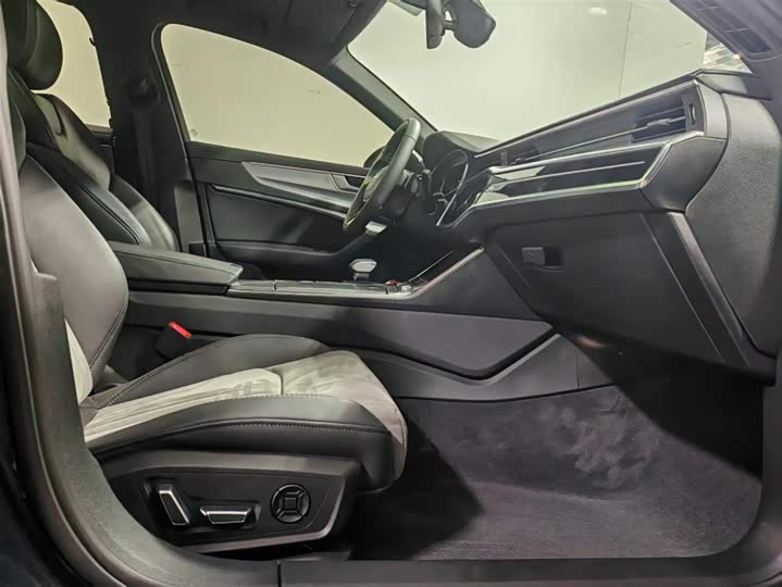 Фото 7 - Audi A6L