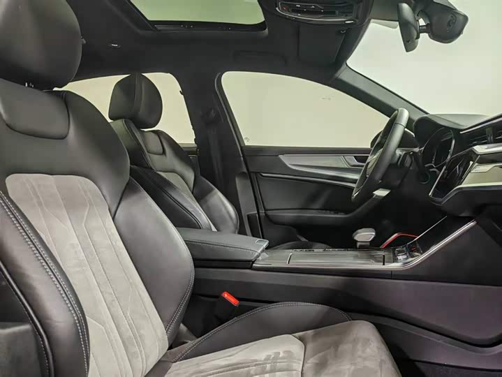 Фото 8 - Audi A6L