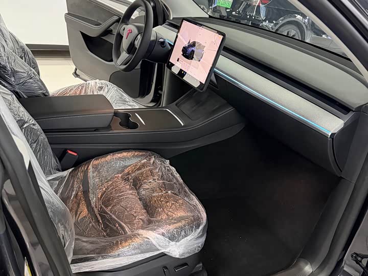 Фото 14 - Tesla Model Y