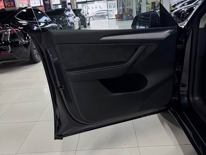 Фото 8 - Tesla Model Y