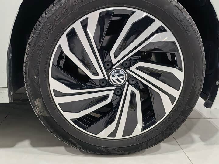 Фото 10 - Volkswagen Sagitar L