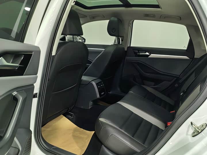 Фото 11 - Volkswagen Sagitar L