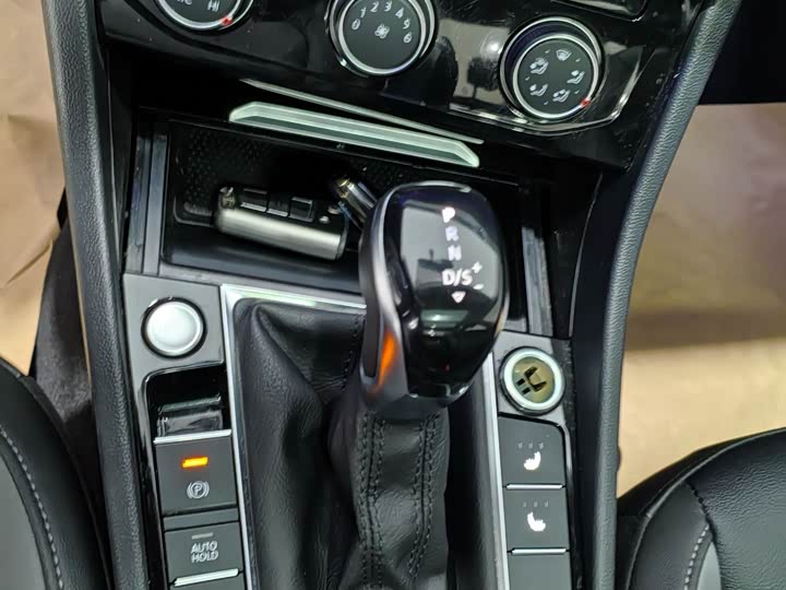 Фото 20 - Volkswagen Sagitar L