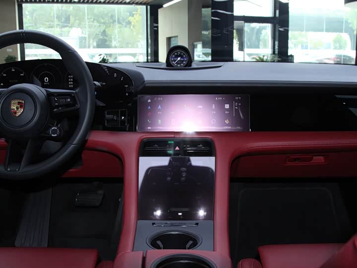 Фото 11 - Porsche Taycan