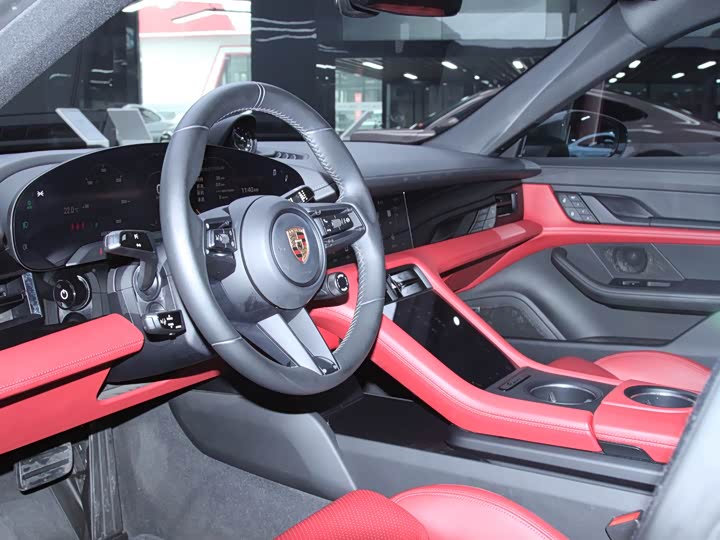 Фото 14 - Porsche Taycan