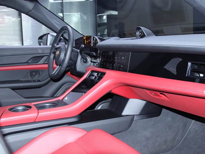 Фото 15 - Porsche Taycan