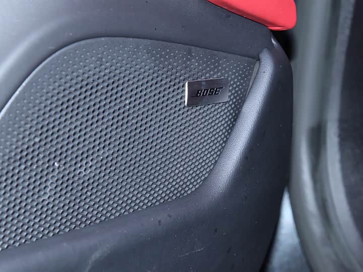 Фото 18 - Porsche Taycan