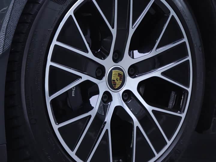 Фото 4 - Porsche Taycan