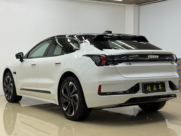 Фото 7 - Zeekr 001