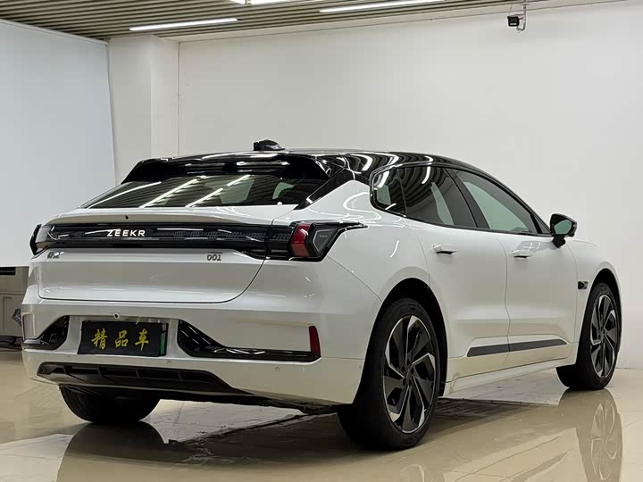 Фото 9 - Zeekr 001