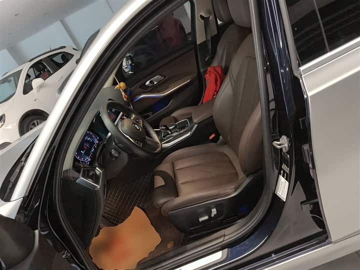 Фото 15 - BMW 3 Series