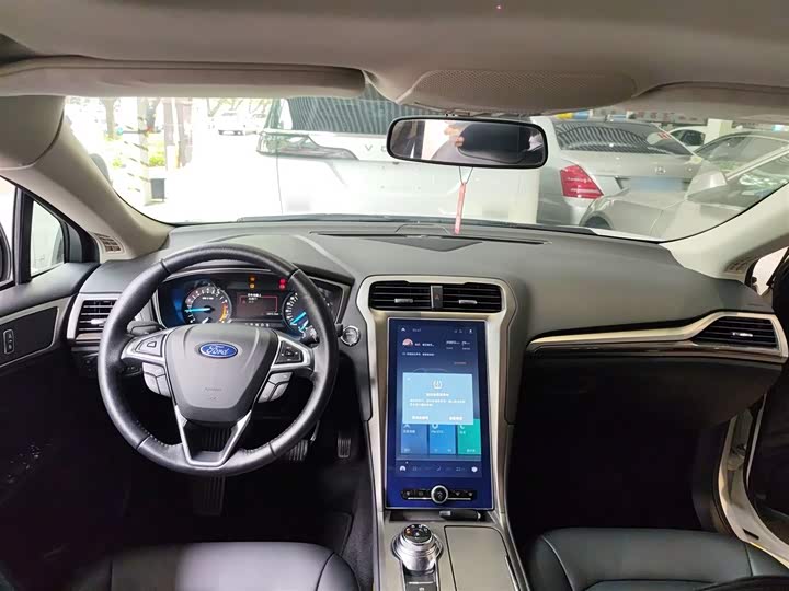 Фото 10 - Ford Mondeo