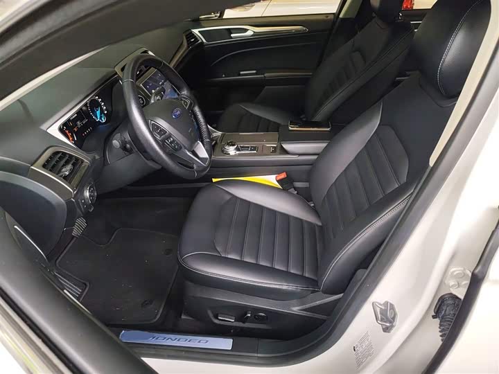 Фото 15 - Ford Mondeo