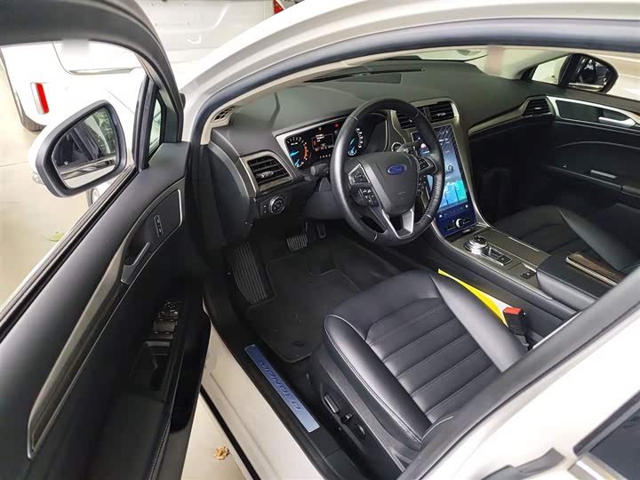 Фото 16 - Ford Mondeo