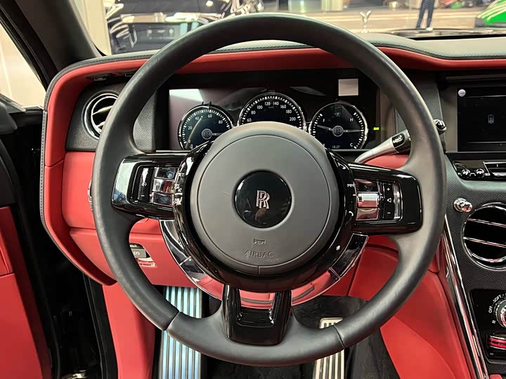 Фото 11 - Rolls-Royce Cullinan