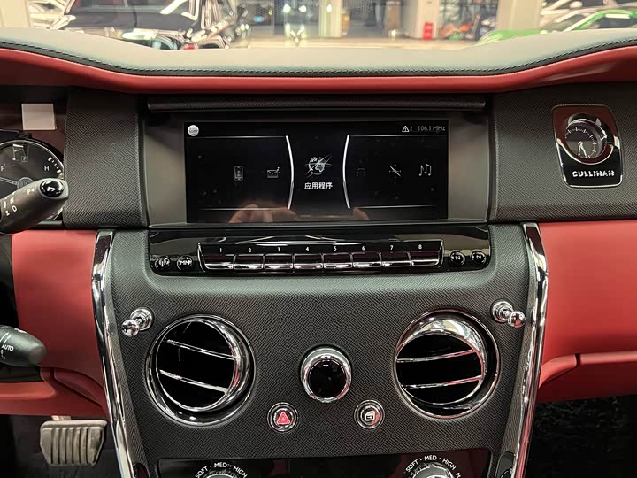 Фото 12 - Rolls-Royce Cullinan