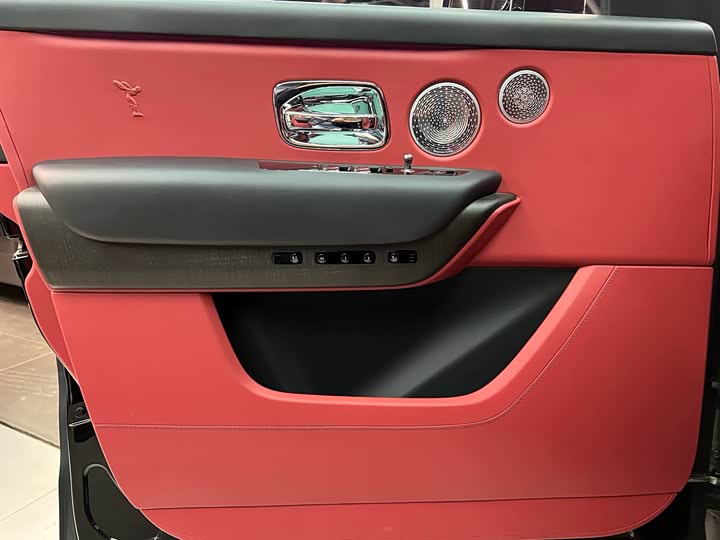 Фото 14 - Rolls-Royce Cullinan