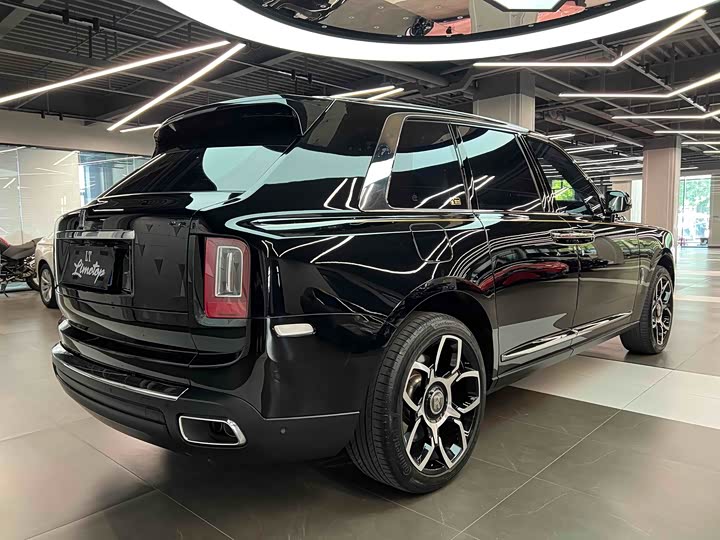 Фото 6 - Rolls-Royce Cullinan