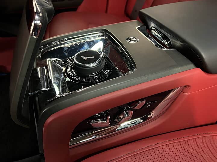 Фото 9 - Rolls-Royce Cullinan