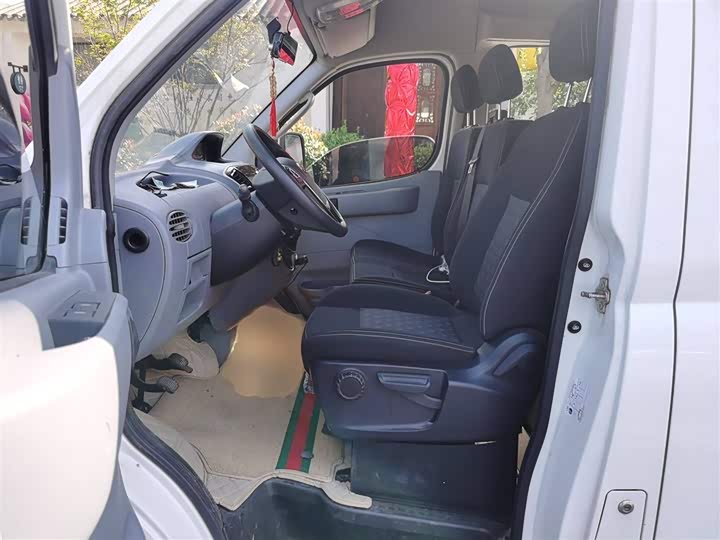 Фото 14 - Maxus V80