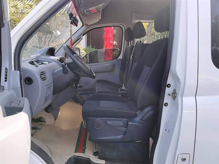 Фото 8 - Maxus V80