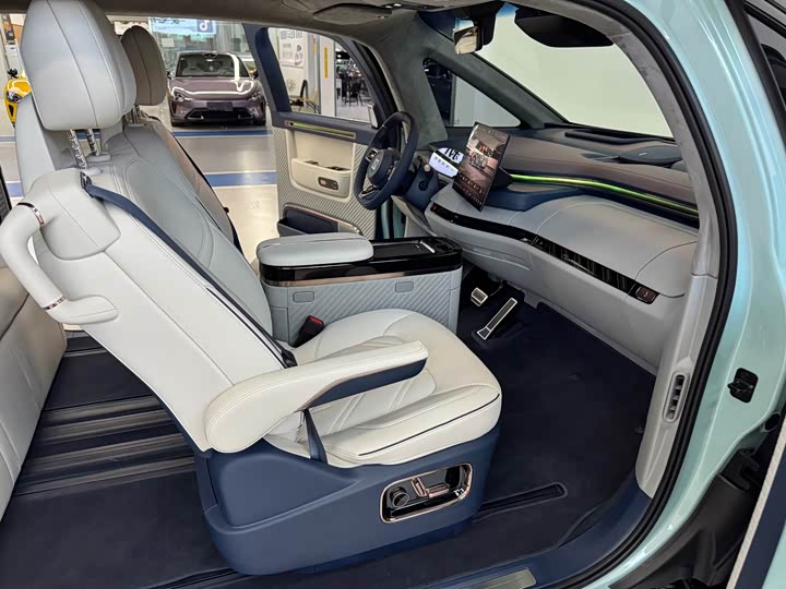 Фото 6 - Zeekr Mix