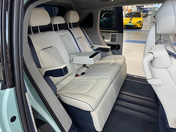 Фото 9 - Zeekr Mix