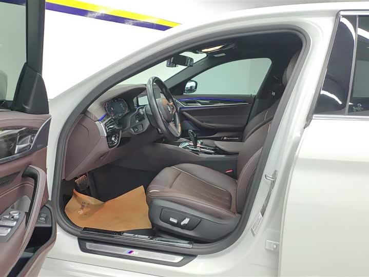 Фото 9 - BMW 5 Series