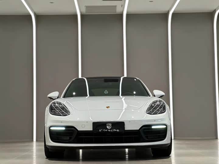 Фото 2 - Porsche Panamera