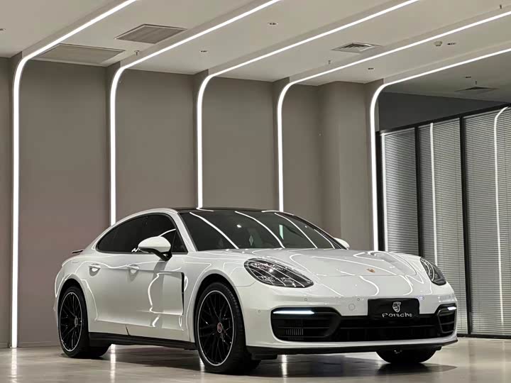 Фото 3 - Porsche Panamera