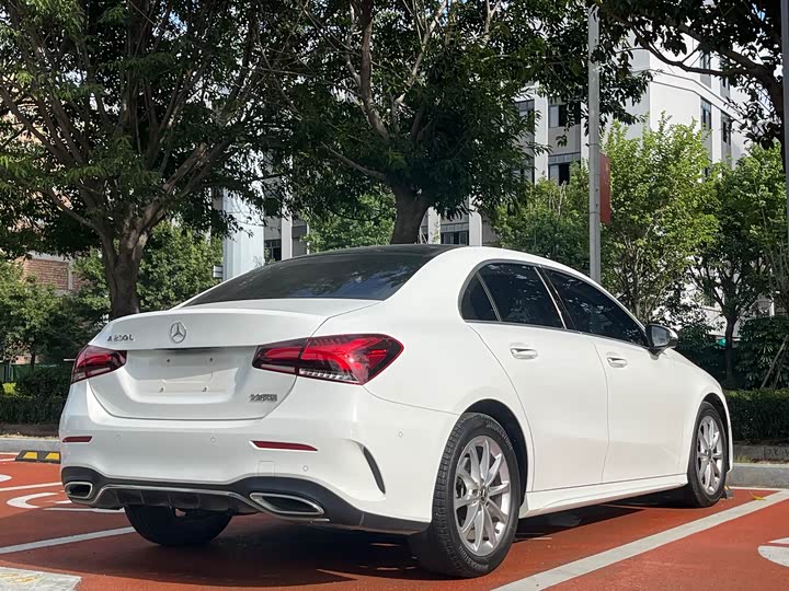 Фото 9 - Mercedes-Benz A-Class