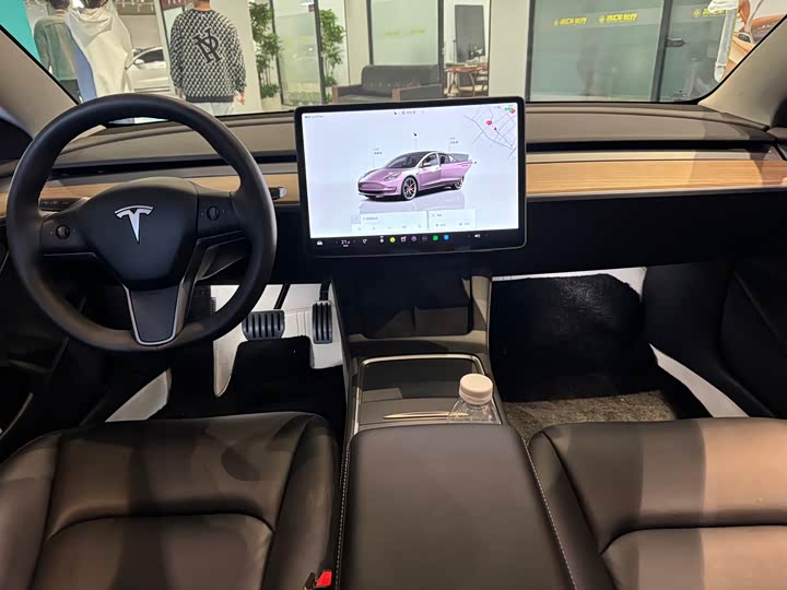 Фото 11 - Tesla Model 3