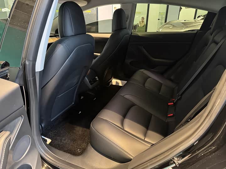 Фото 12 - Tesla Model 3