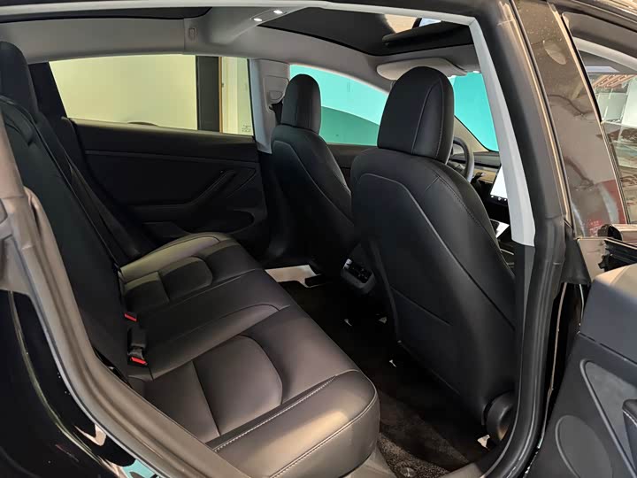 Фото 13 - Tesla Model 3