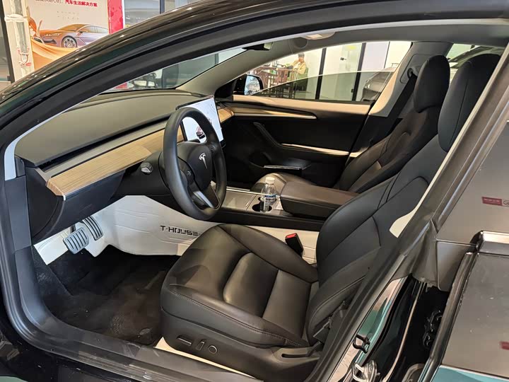 Фото 5 - Tesla Model 3