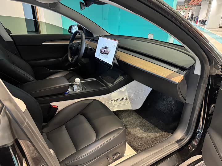 Фото 7 - Tesla Model 3