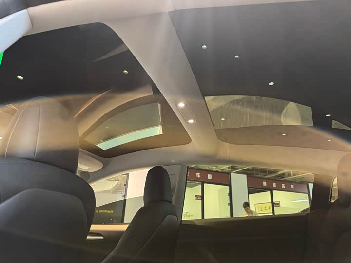 Фото 9 - Tesla Model 3