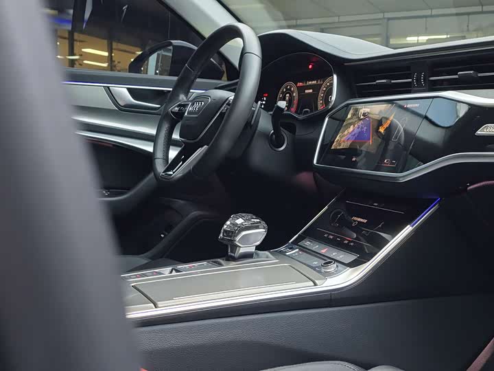 Фото 10 - Audi A6L