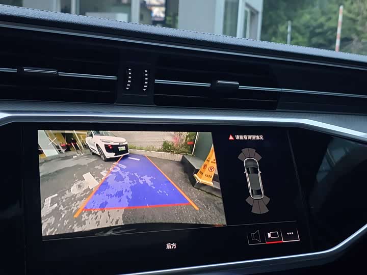 Фото 19 - Audi A6L