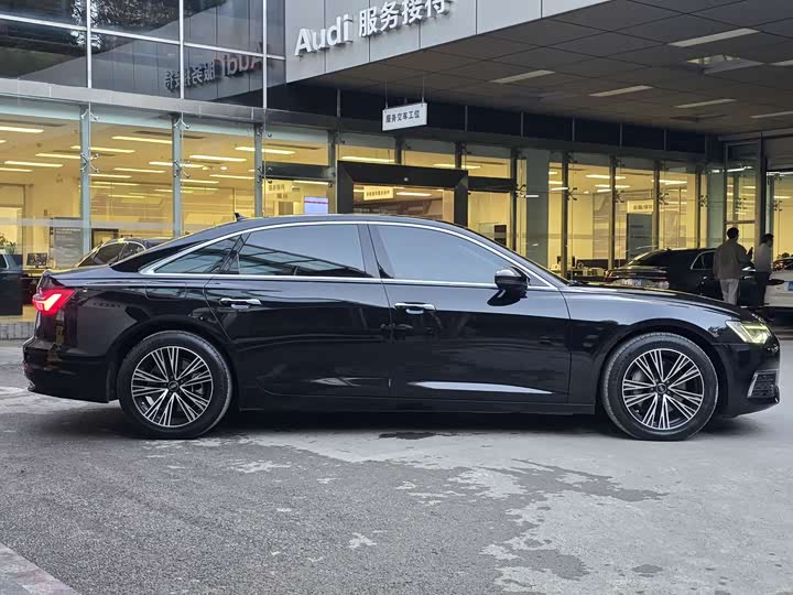 Фото 5 - Audi A6L