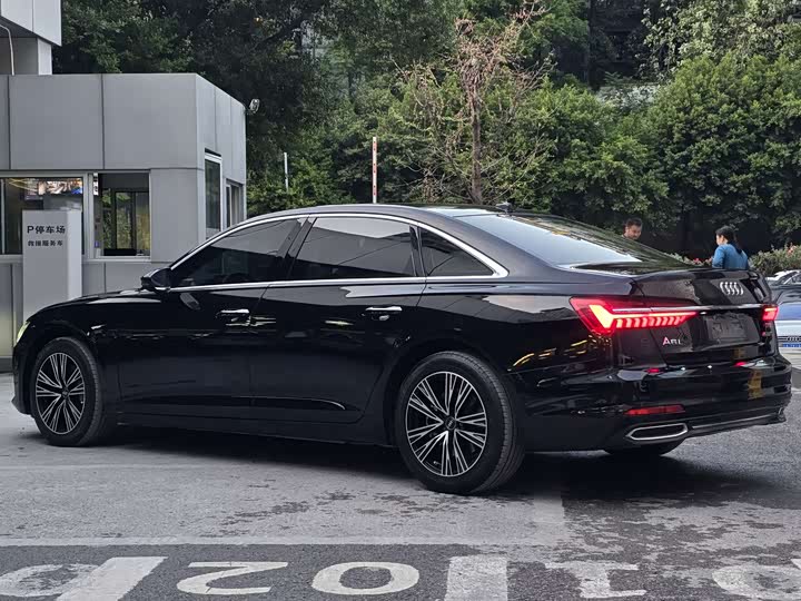 Фото 7 - Audi A6L