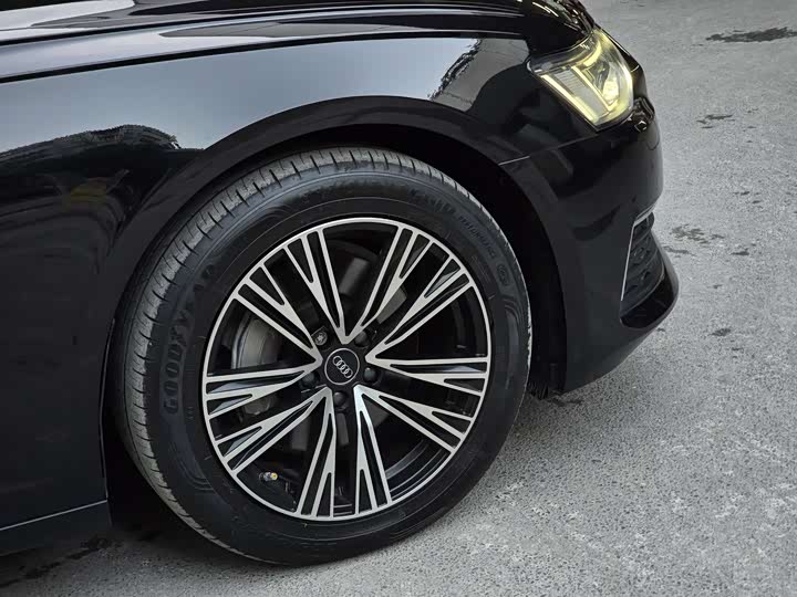 Фото 8 - Audi A6L