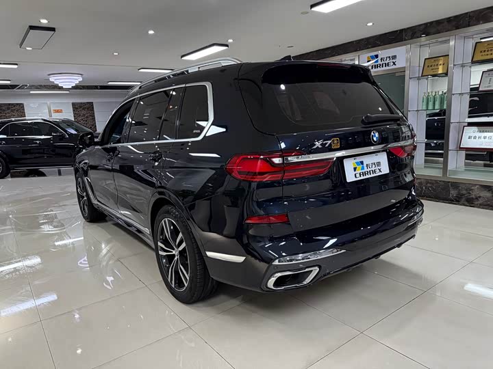 Фото 10 - BMW X7