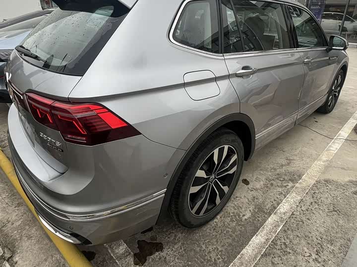 Фото 4 - Volkswagen Tiguan L Pro