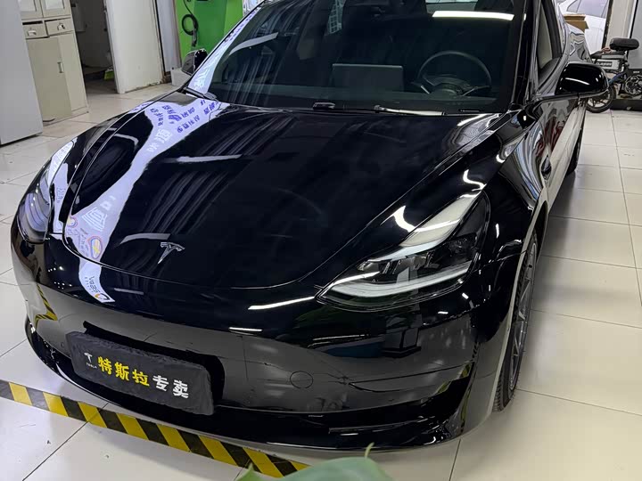 Фото 1 - Tesla Model 3