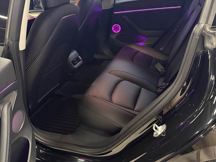 Фото 11 - Tesla Model 3