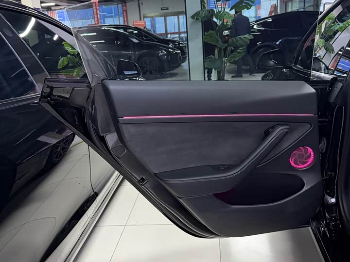 Фото 12 - Tesla Model 3