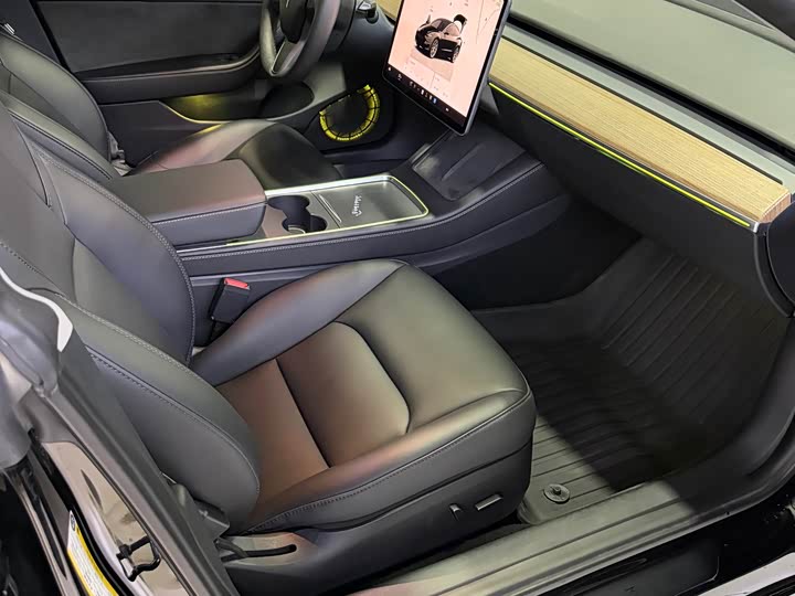 Фото 13 - Tesla Model 3